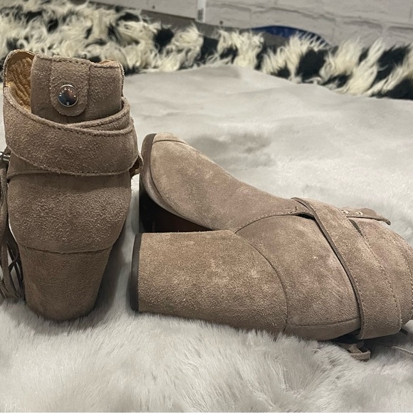 Women's Suede Ankle Boots - Picture 2 of 8